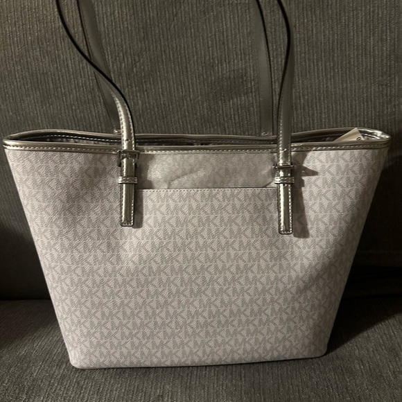 Brand new with tag Michael kors tote. - Picture 2 of 5